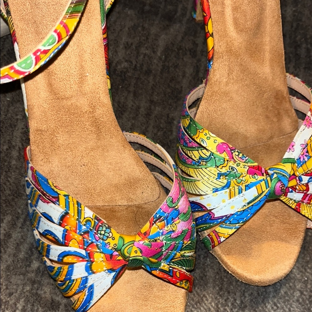 Colorful Women's Strappy Sandals - Picture 7 of 7